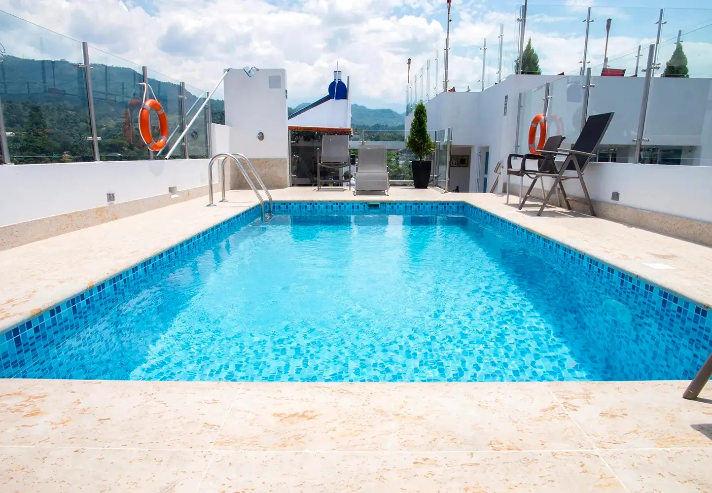 Instalaciones y habitaciones del Grand H&R Hotel, foto 14